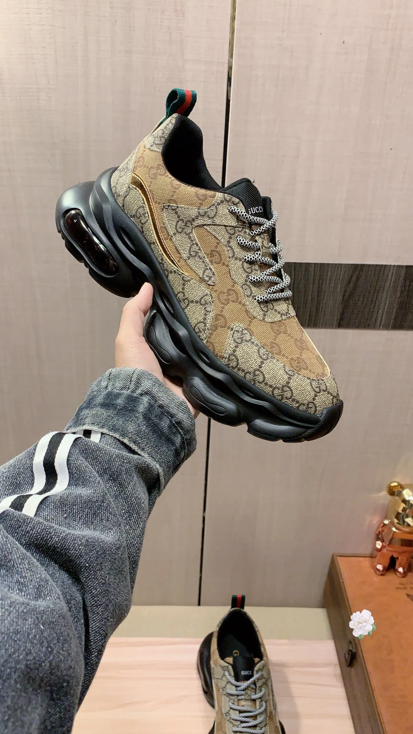 Men's men's shoes💰460💰💰🎩🎩[Lightning][Lightning] "Gucci*" latest • popular casual shoes, top brand [seduce] luxury ~ purchasing agency, top ~ quality. [Strong] The upper is made of imported breathable cowhide with material ➕ breathable sheepskin feet (•) and fine workmanship. The original stylish and stylish soft rubber wear-resistant and non-slip outsole is light and comfortable on the feet. The real thing looks better when photographed. 012: code: 38-44, 4️⃣ colors selected